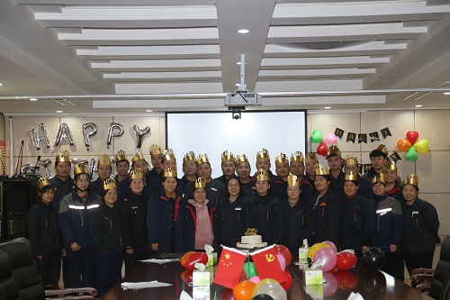 1.4亚美am8ag旗舰厅化学召开员工集体生日会4.JPG