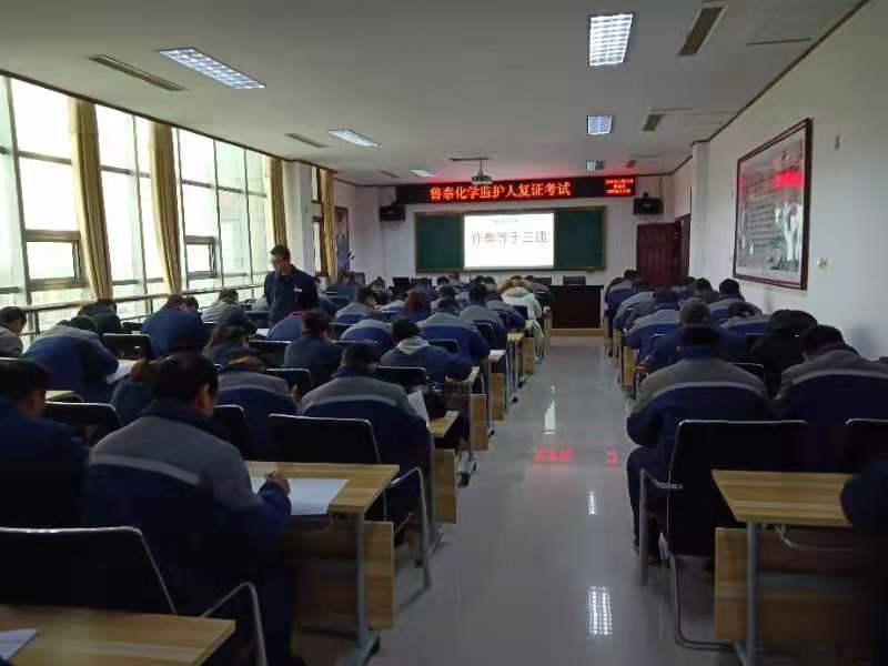 【学习培训】亚美am8ag旗舰厅化学组织现场监护人员进行技能考试.jpg